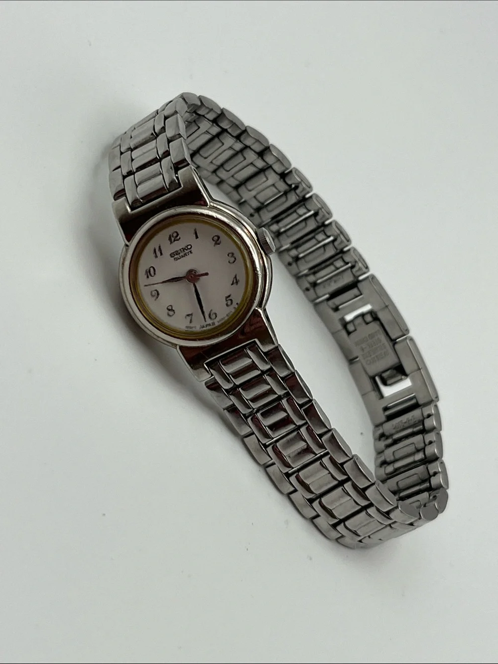 VTG Seiko Silver and White Women's Stainless Steel Bracelet Watch